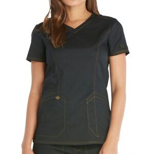 DICKES ESSENCE V-NECK SCRUB TOP